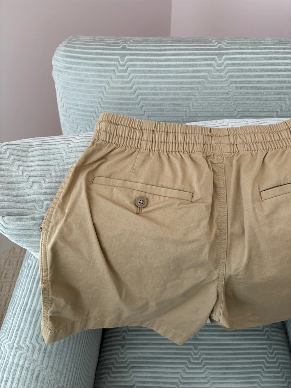 Men’s J. Crew Khaki Drawstring Athletic Shorts. Size Small